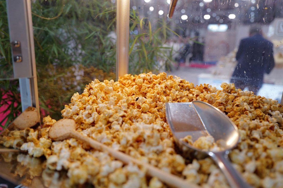 Frisches Popcorn am Stand